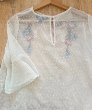 Blusa blanca bordada talla M