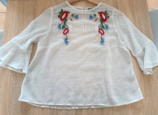 Blusa blanca bordada talla M