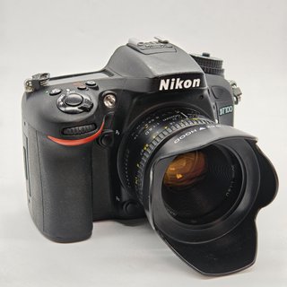 CAMARA REFLEX NIKON D7100 + OBJETIVO 50MM 1:1:8 D + CARGADOR