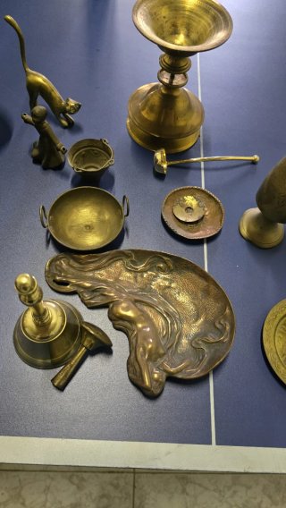 Conjunto de candelabros,termometos,platillos,etc