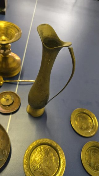 Conjunto de candelabros,termometos,platillos,etc