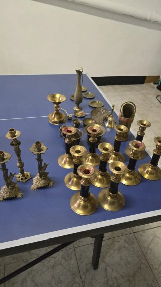 Conjunto de candelabros,termometos,platillos,etc