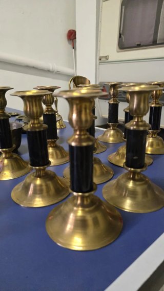 Conjunto de candelabros,termometos,platillos,etc