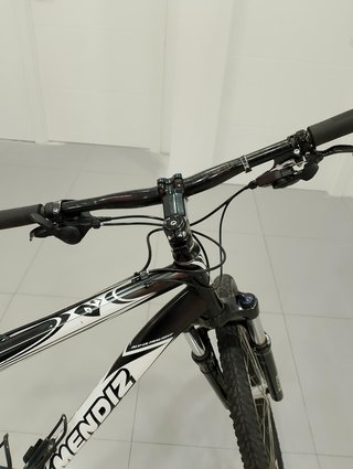 BICICLETA MENDIZ DUBLIN 26" SHIMANO DEOREO NEGRO Y BLANCO