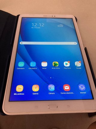Tablet Samsung T-585 Blanca con Funda Azul