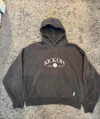 Sudadera Bershka Kick Off Negra y Rosa