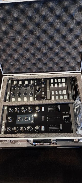 Traktor Kontrol Z1 y X1 DJ Controller