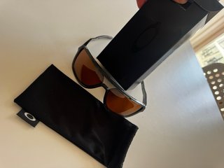 Gafas deportivas marrones