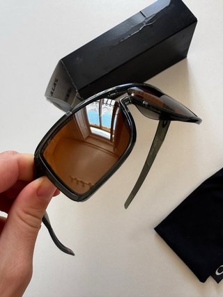 Gafas deportivas marrones