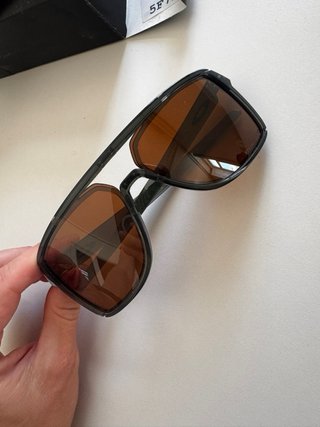 Gafas deportivas marrones