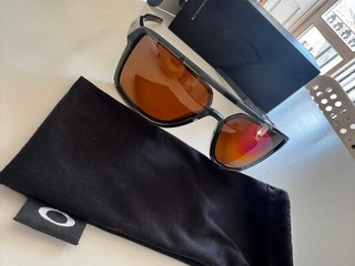 Gafas deportivas marrones