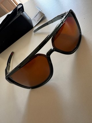 Gafas deportivas marrones