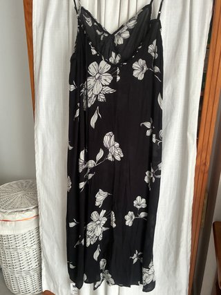 Vestido Dunnes Stores floral negro