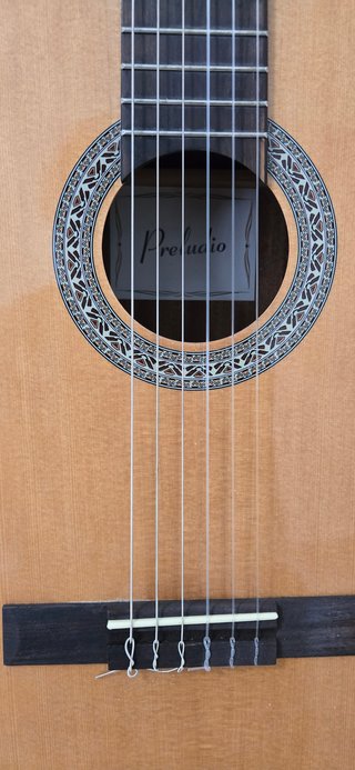 Guitarra Clásica con Funda - Como Nueva