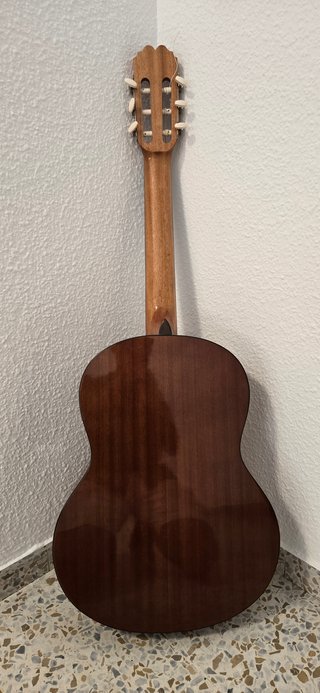 Guitarra Clásica con Funda - Como Nueva