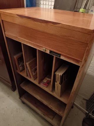Mueble vintage oficina estantería con persiana