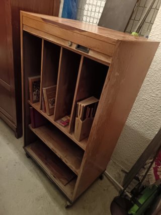 Mueble vintage oficina estantería con persiana