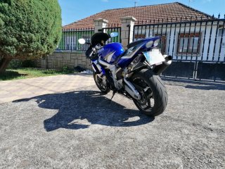 Yamaha R6 Azul y Blanca