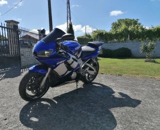 Yamaha R6 Azul y Blanca