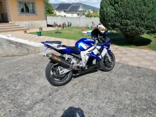 Yamaha R6 Azul y Blanca
