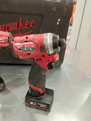 TALADRO Y TALADRO PERCUTOR MILKAUKEE M12 FUEL + 2 BAT + CARGADOR + MALETIN