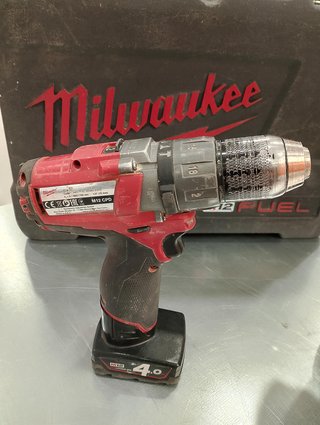 TALADRO Y TALADRO PERCUTOR MILKAUKEE M12 FUEL + 2 BAT + CARGADOR + MALETIN