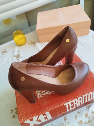 Zapatos de tacón marrones