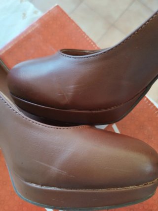 Zapatos de tacón marrones