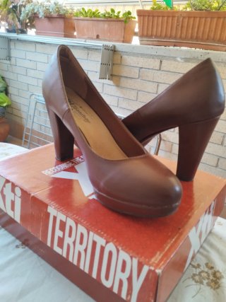 Zapatos de tacón marrones