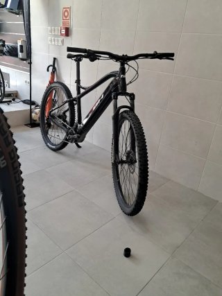 BH Atom 29 PRO 720WH
