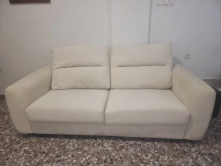 Sofá beige 2.05m x 0.9m