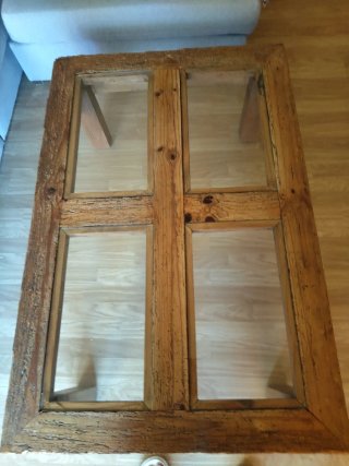 Mesa de centro rústica con tapa de cristal