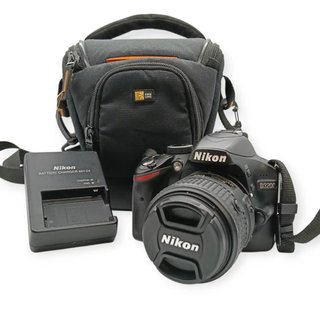 CAMARA NIKON D3200 CON OBJETIVO 18-55MM VR CON FUNDA + BATERIA + BATERIA