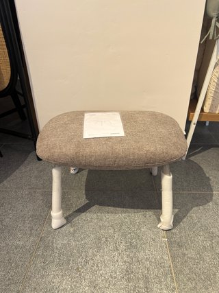 Poggiapiedi Belina ciniglia beige e acciaio