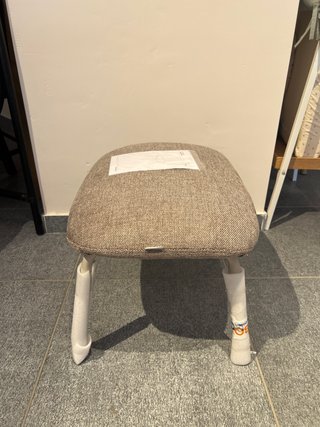 Poggiapiedi Belina ciniglia beige e acciaio