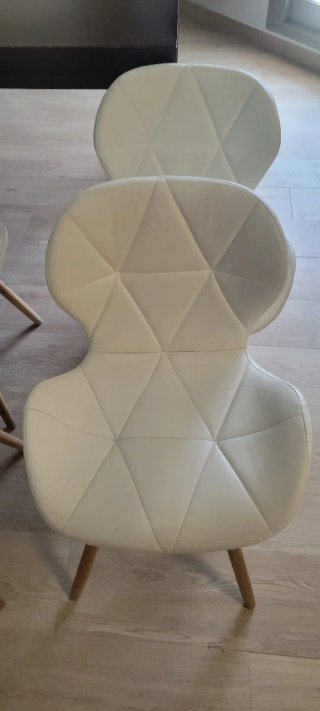 Mesa de comedor oscura