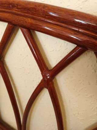 Cabecero de cama de ratán y madera