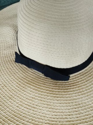 Sombrero de ala ancha blanco roto