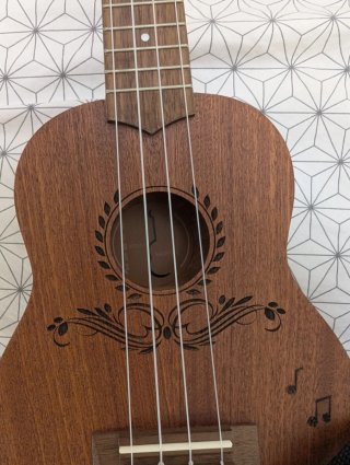 Ukelele soprano Bones SP 2205 con funda