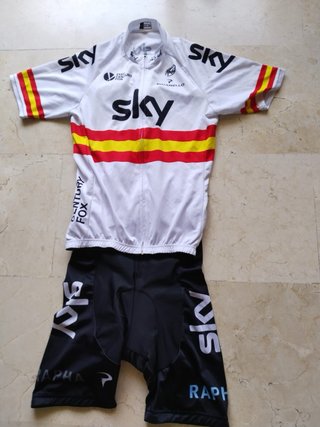 Conjunto Ciclismo BORA hansgrohe y SKY