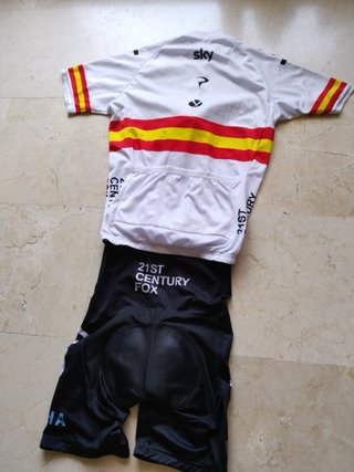 Conjunto Ciclismo BORA hansgrohe y SKY