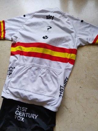 Conjunto Ciclismo BORA hansgrohe y SKY
