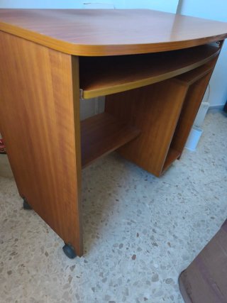Mesa escritorio madera con bandeja