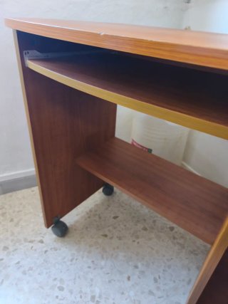 Mesa escritorio madera con bandeja