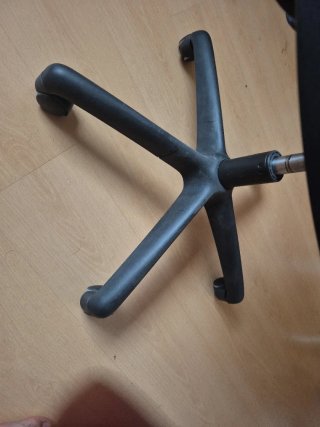 Silla de oficina ergonómica negra