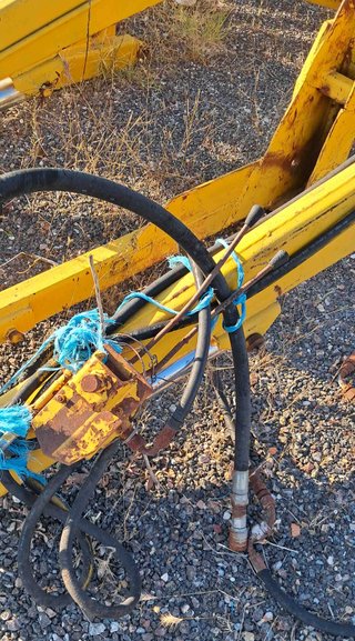 2 Palas Tenias con anclajes y cazo de 1,50 metros.