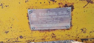 2 Palas Tenias con anclajes y cazo de 1,50 metros.