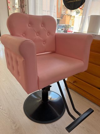 Sillón de peluquería rosa