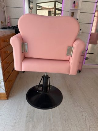 Sillón de peluquería rosa