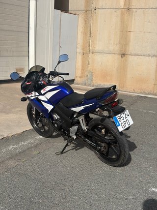 Honda CBR 125R Azul y Blanca